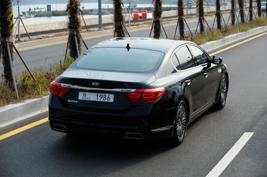  Kia Quoris 2012 года  (фото 23 из 72)